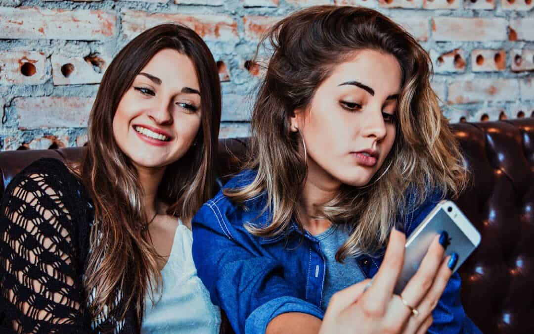 Matteo Lancini: “I social sono la droga dei ragazzi, e i pusher sono i genitori”